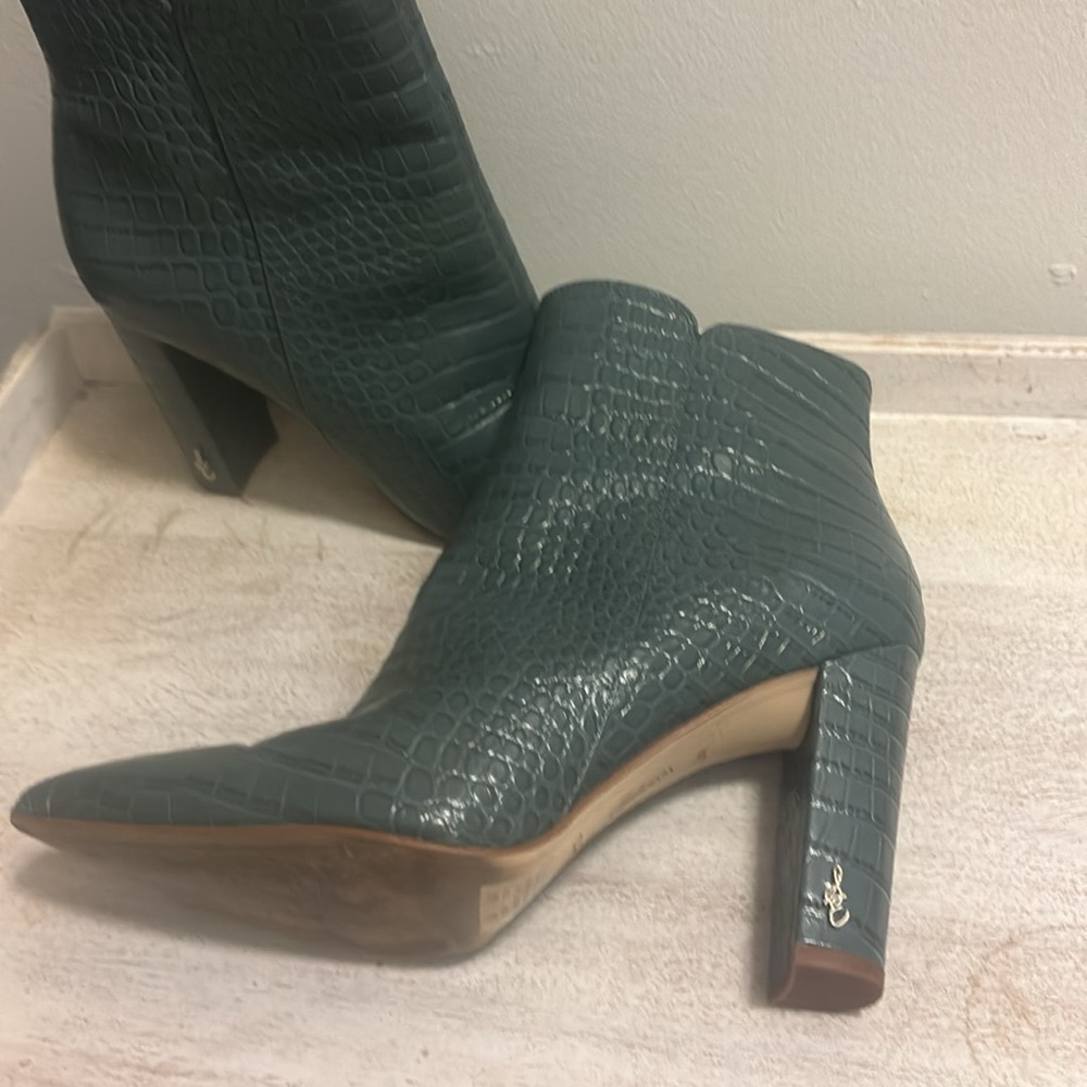 Sam Edelman ankle boots size 6 1/2 gray blue snake embossed side zipper.